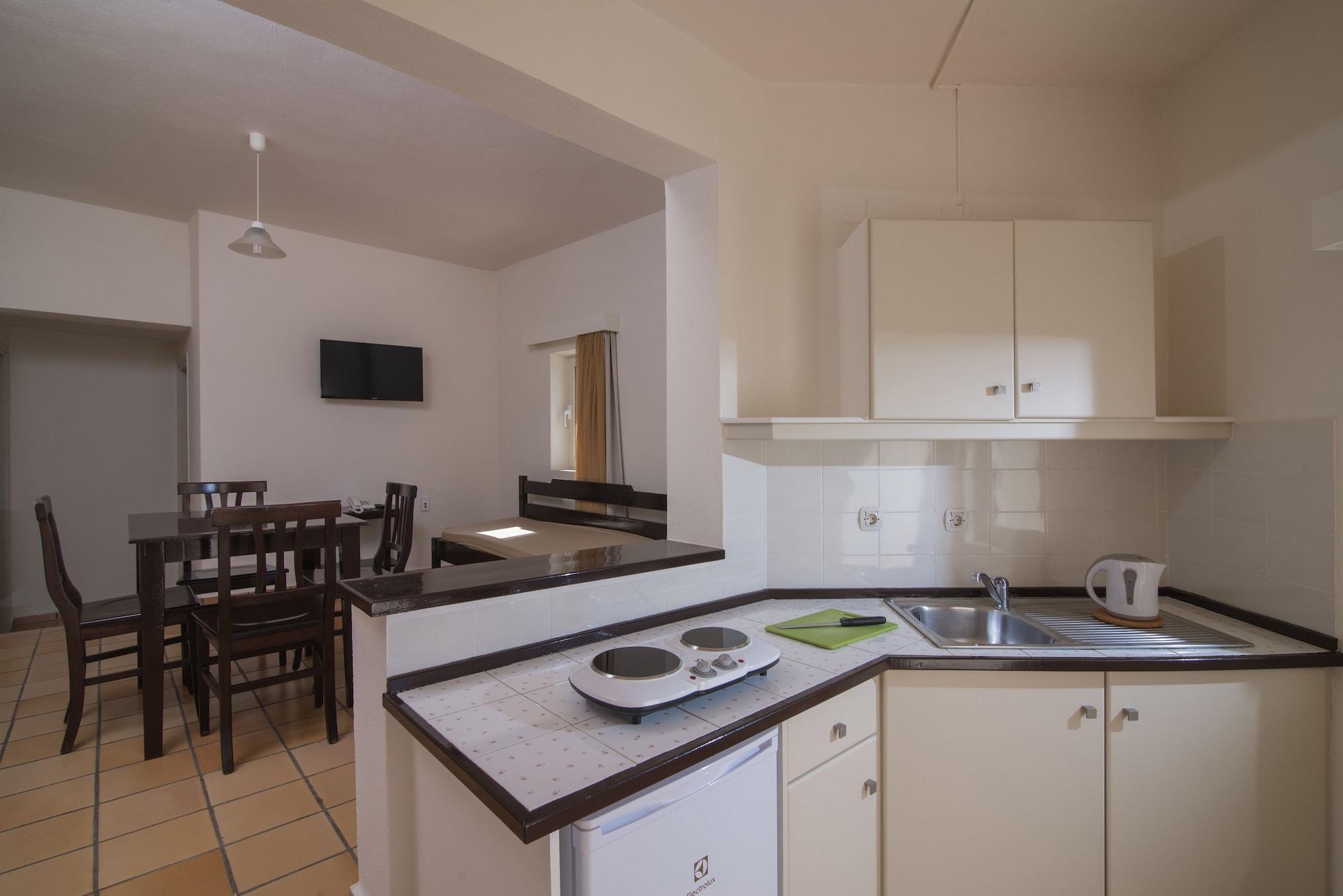 Ourania Apartments Hotel Херсониссос Экстерьер фото