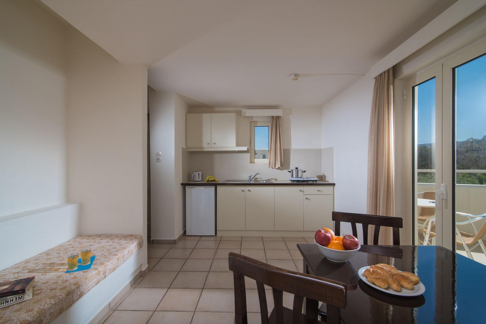 Ourania Apartments Hotel Херсониссос Экстерьер фото