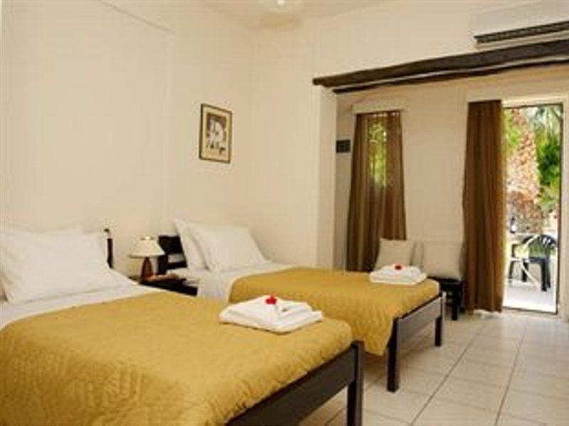 Ourania Apartments Hotel Херсониссос Экстерьер фото